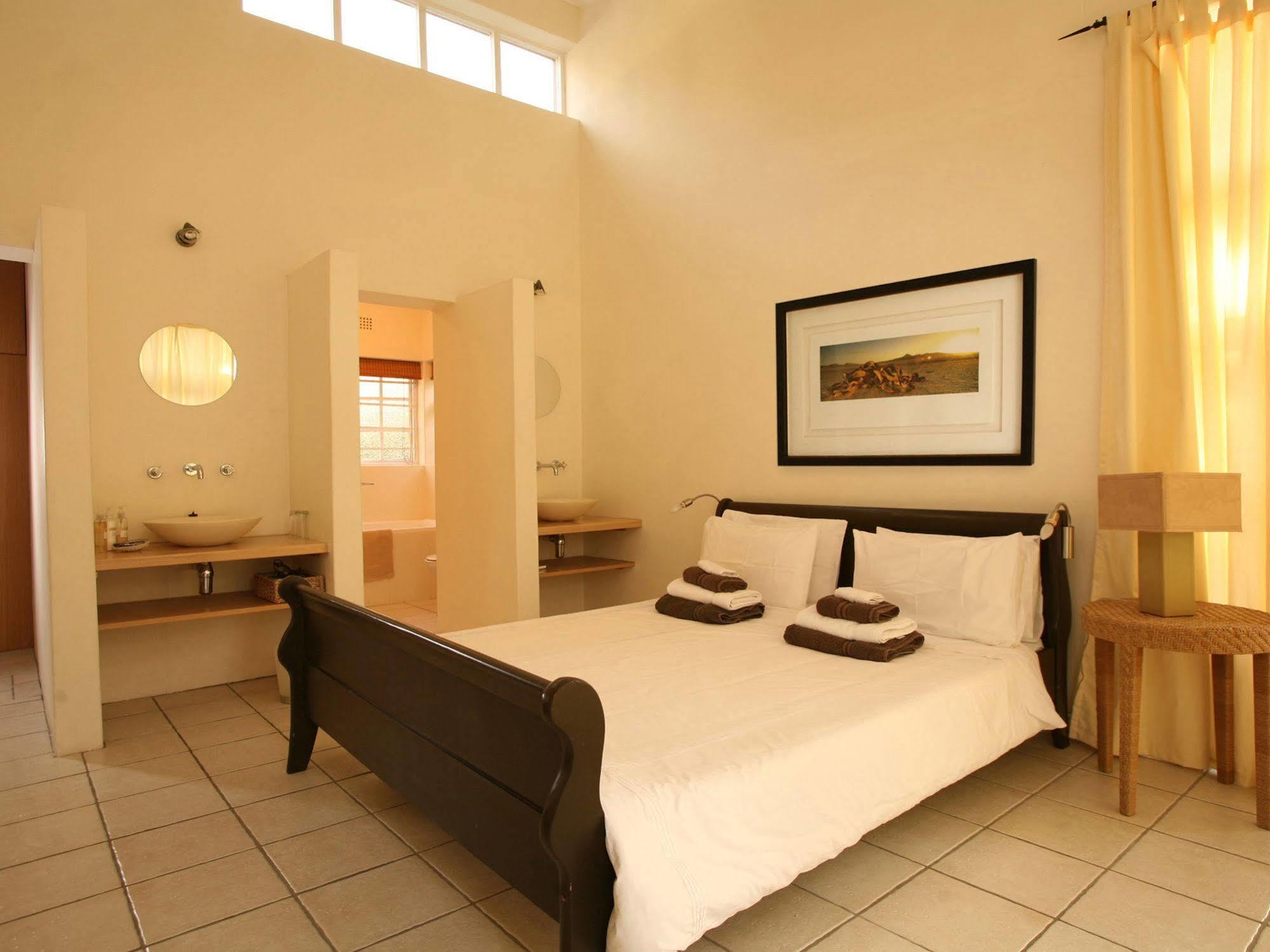 Art Gallery Guest House - Thandekayo Hout Bay Esterno foto