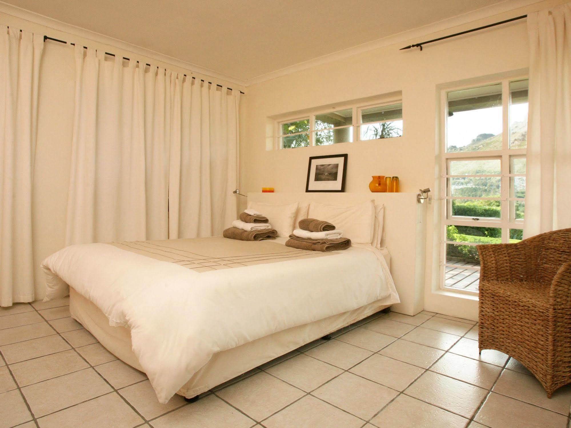 Art Gallery Guest House - Thandekayo Hout Bay Esterno foto