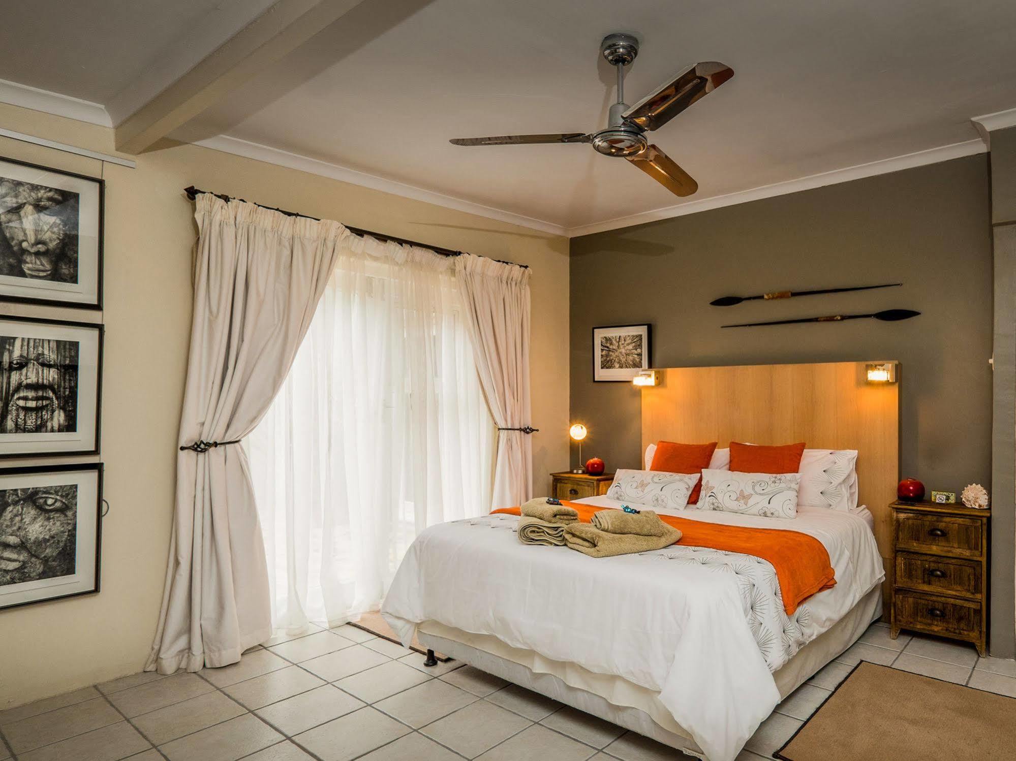Art Gallery Guest House - Thandekayo Hout Bay Esterno foto