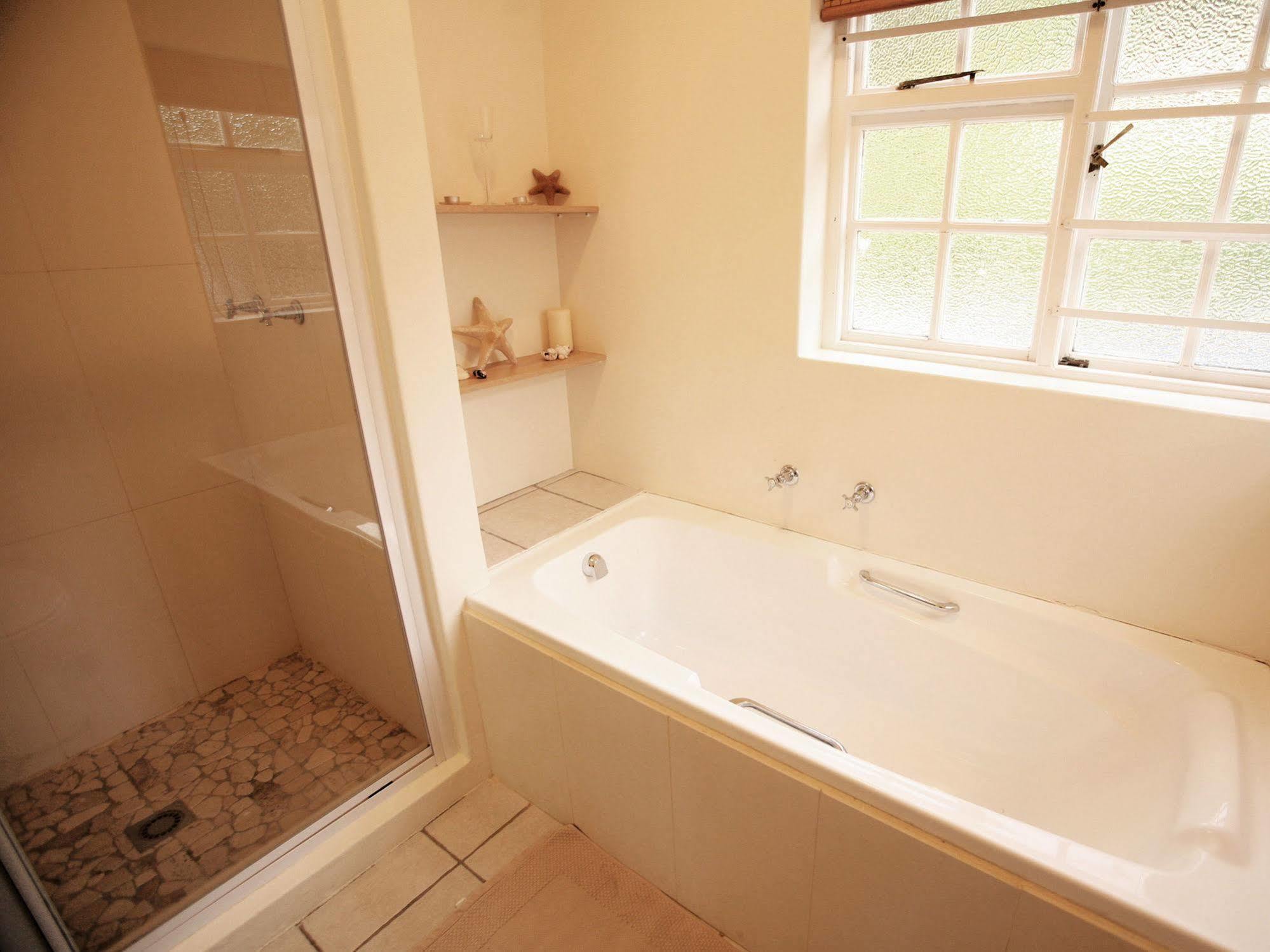 Art Gallery Guest House - Thandekayo Hout Bay Esterno foto